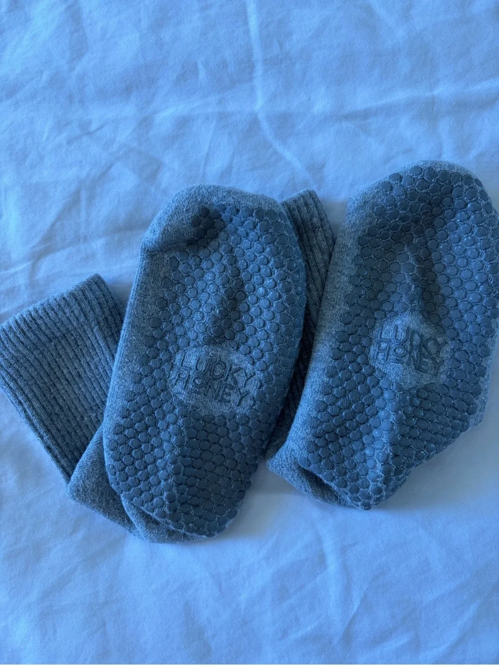 Lucky Honey Women’s Gray Ribbed Crew Grip Socks (cut strings off)
